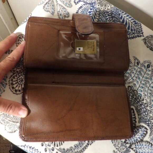 Buxton Leather Wallet - Picture 7 of 9
